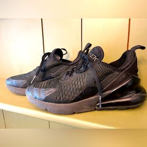 Nike Air Max 270 black/black
Style: BQ5776-001
Big Kids 6Y or Women’s size 7.5